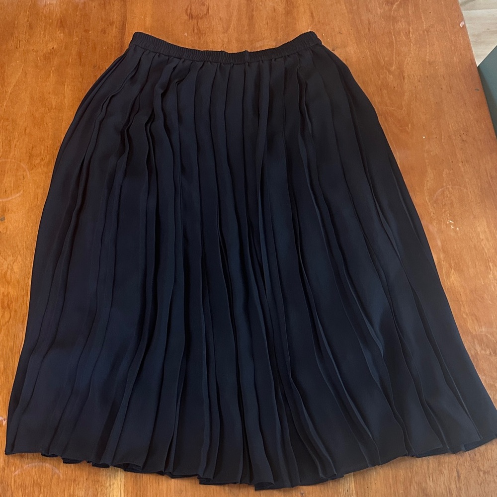 Uniqlo Black Midi Pleated Skirt